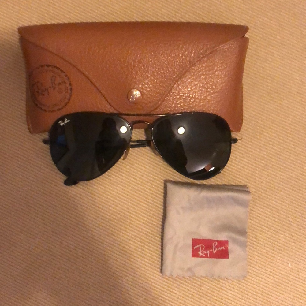Black ray ban aviators